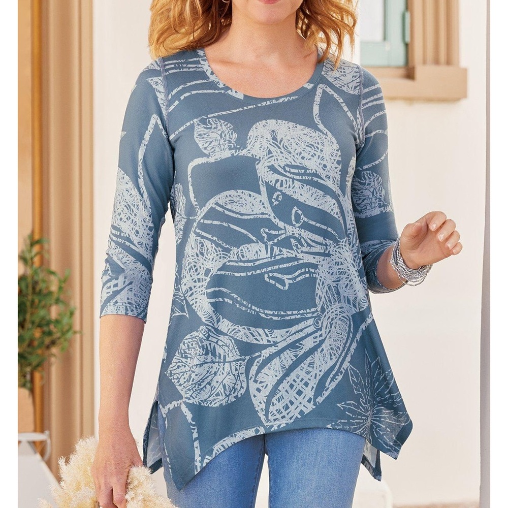 Soft Surroundings Valerie Top Blue Floral 3/4 Sleeve Shark Bite Hem -PM